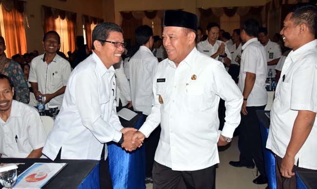 Bupati Lamongan, Fadeli saat menghadiri Bimbingan Teknis Implementasi Penyisipan Pendidikan Antikorupsi yang diikuti oleh ratusan guru dilamongan