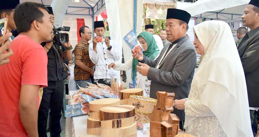 Bupati Lamongan Buka Pameran UKM dan Produk Kreatif Inovasi Santri