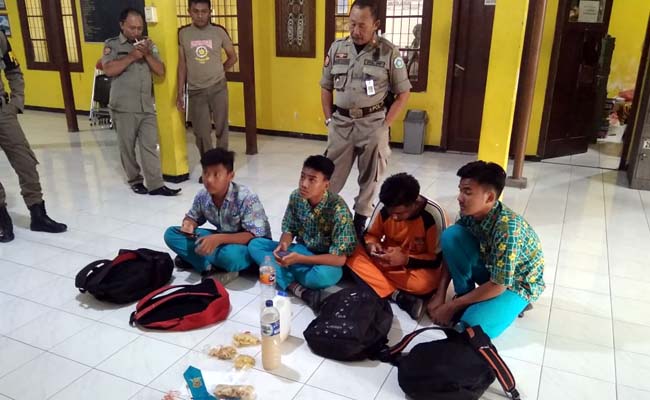 Pesta Miras, Belasan Pelajar SMP Lamongan Dikeler Satpol PP