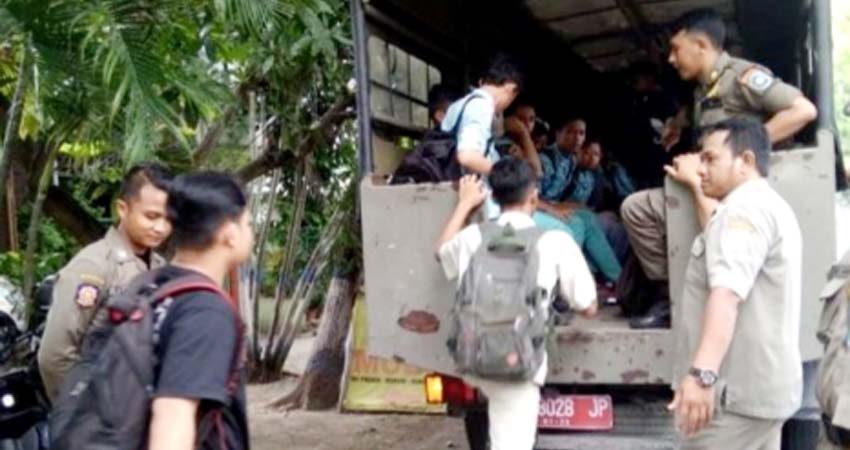 Cangkruk di Warkop Saat Pelajaran Berlangsung, 26 Pelajar Ditangkap Pol PP Lamongan