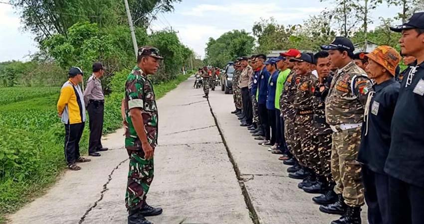 TNI Bersama Masyarakat Paciran Dukung Gerakan Penghijauan