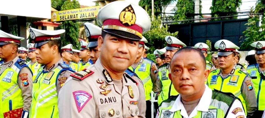 Kasatlantas Polres Lamongan Berikan Penghargaan ke Anggota Berprestasi