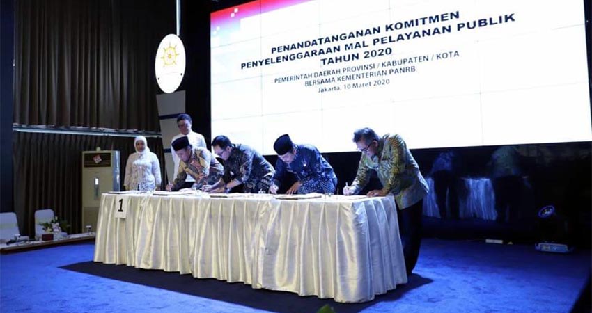 Bupati Fadeli Tandatangani Komitmen MPP dengan MenPAN RB