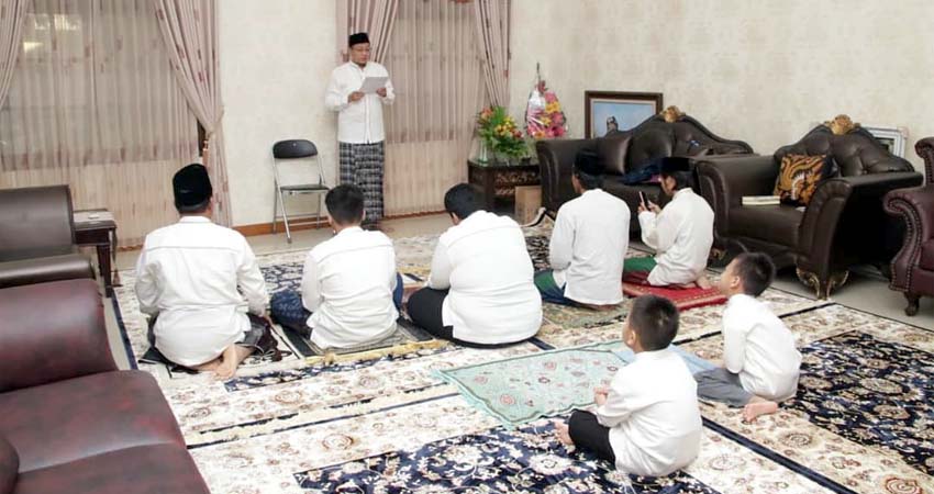 Bupati Fadeli Gelar Sholat Id di Rumah, Tahun Ini Tidak Ada Open House