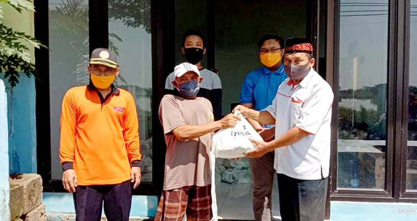 Lazizmu Gandeng Muhammadiyah Lamongan, Salurkan Kado Ramadhan Bagi Guru Ngaji dan Difabel