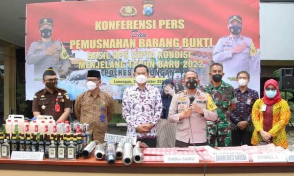 Forkopimda Lamongan Lakukan Pemusnahan Barang Bukti Hasil Operasi Cipta Kondisi