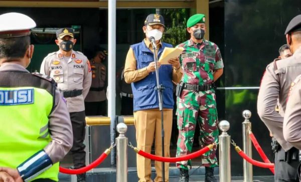 Bupati Yuhronur Pimpin Apel Gelar Pasukan Pamor Keris Lamongan