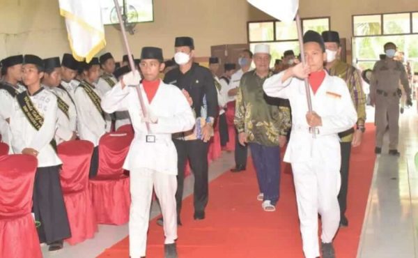 Hadiri Wisuda Tahfidzul Qur'an VI di SMPN 2 Paciran, Bupati Yuhronur Gelorakan Generasi Qurani