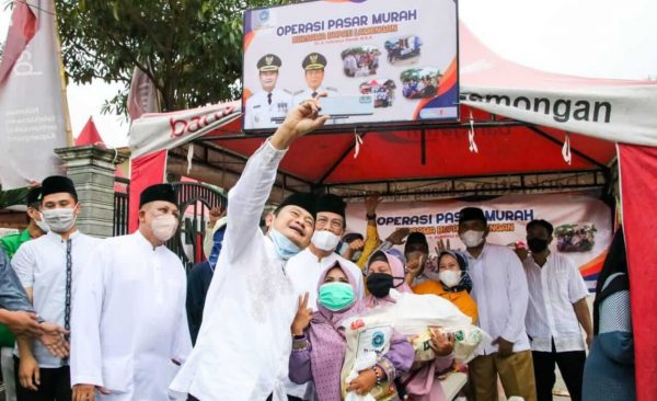 Melalui Safari Ramadan, Pemkab Lamongan Hadirkan Layanan Adminduk hingga Kesehatan