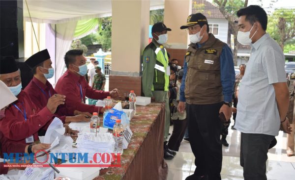 Gelar Pilkades Serentak di 61 Desa, Dirjen Bina Pemerintah Desa Kemendagri Apresiasi Penerapan Prokes di TPS Lamongan