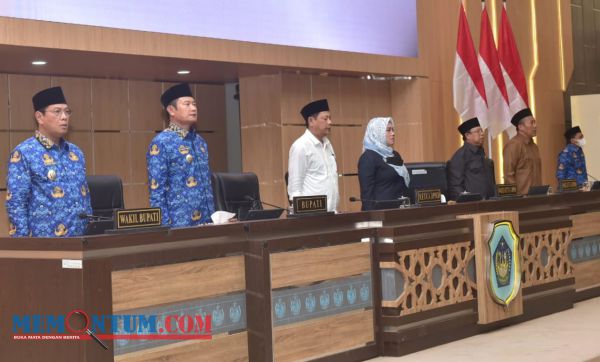 Bupati Yuhronur Sampaikan Jawaban atas Pandangan Umum Fraksi DPRD Lamongan terhadap Lima Raperda