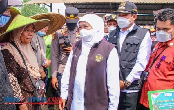 Gubernur Khofifah Salurkan Program Perlindungan Sosial untuk Ribuan Warga Lamongan Terdampak Kenaikan BBM