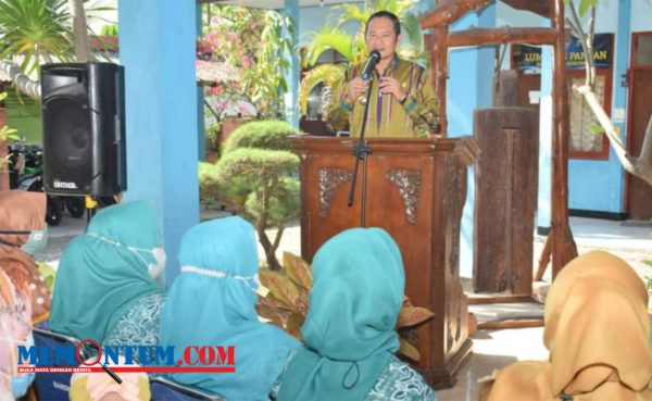 Bupati Yuhronur Launching Sekolah Orang Tua Hebat dan Sekolah Lansia Tangguh Lamongan