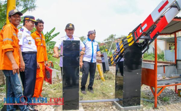 Sidak Jalur Perlintasan Langsung Rel KA Tanpa Palang Pintu di Lamongan, Bupati Yuhronur Janjikan Pemasangan 10 Palang Pintu