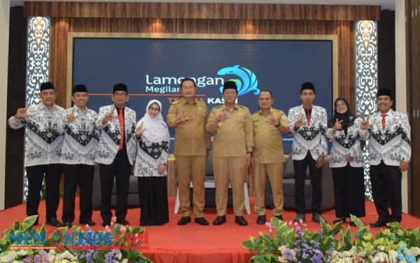 Buka Seminar Nasional Pendidikan PGRI Lamongan, Bupati Yuhronur Ingatkan Peran Digitalisasi dalam Optimalkan SDM Unggul