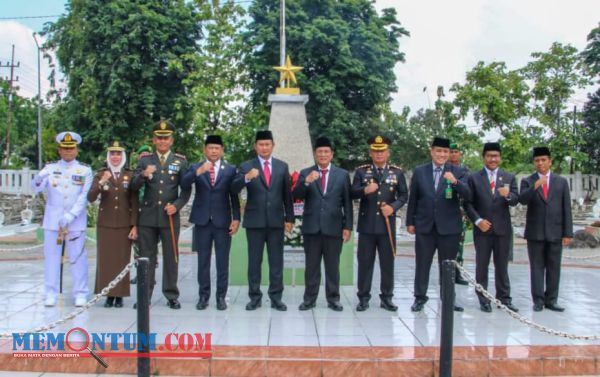 Gelar Peringatan Hari Pahlawan, Bupati Lamongan Sebut Spirit Menjejaki Semangat Juang Pahlawan Indonesia