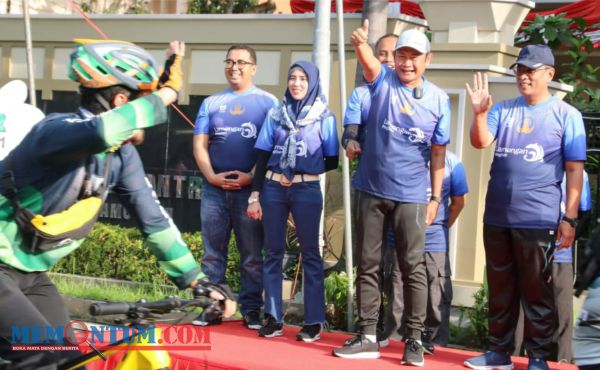 Gowes Bareng HUT Ke-77 TNI dan Korpri Ke-51, Ribuan Bikers Tumplek Blek di Lamongan