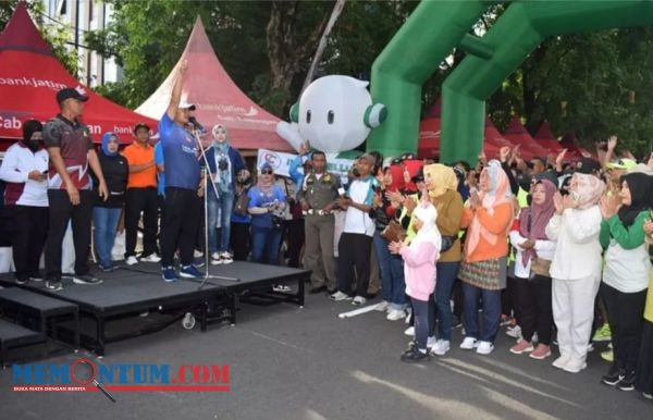 Sebanyak 3.500 Warga Lamongan Meriahkan Jalan Sehat HUT Ke-51 Korpri