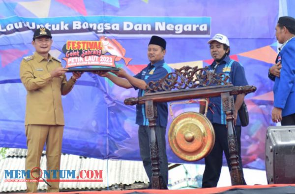 Bupati Yuhronur Hadiri Festival Golok Sabrang dan Petik Laut Kelompok Rukun Nelayan Lamongan