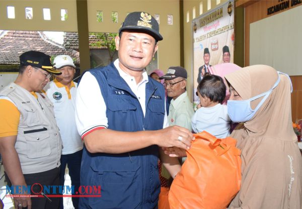 Kunjungi Kecamatan Terdampak Banjir dan Beri Bantuan Kuota ke Siswa, Bupati Lamongan Minta Kegiatan Belajar Tidak Berhenti