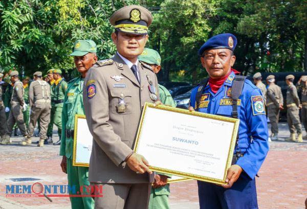 Bupati Lamongan Pimpin Gelar Pasukan Peringatan HUT Satpol PP, Linmas dan Pemadam Kebakaran dan Penyelamatan