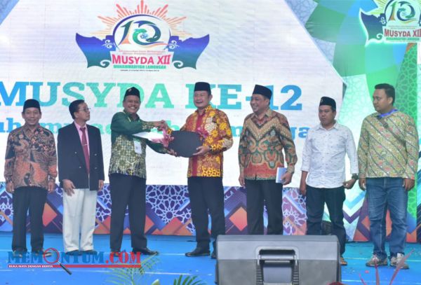 Hadiri Musyda Ke-12 Muhammadiyah Lamongan, Bupati Yuhronur Serahkan Mobil Ambulance